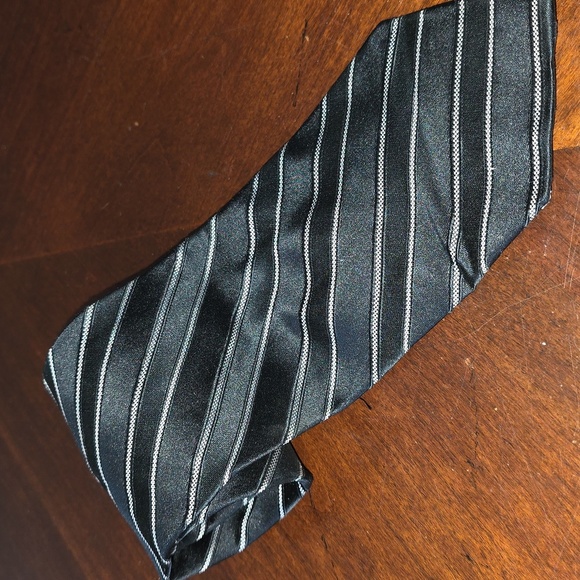 (J28) Elegant Black Striped Men's Tie - Picture 1 of 6